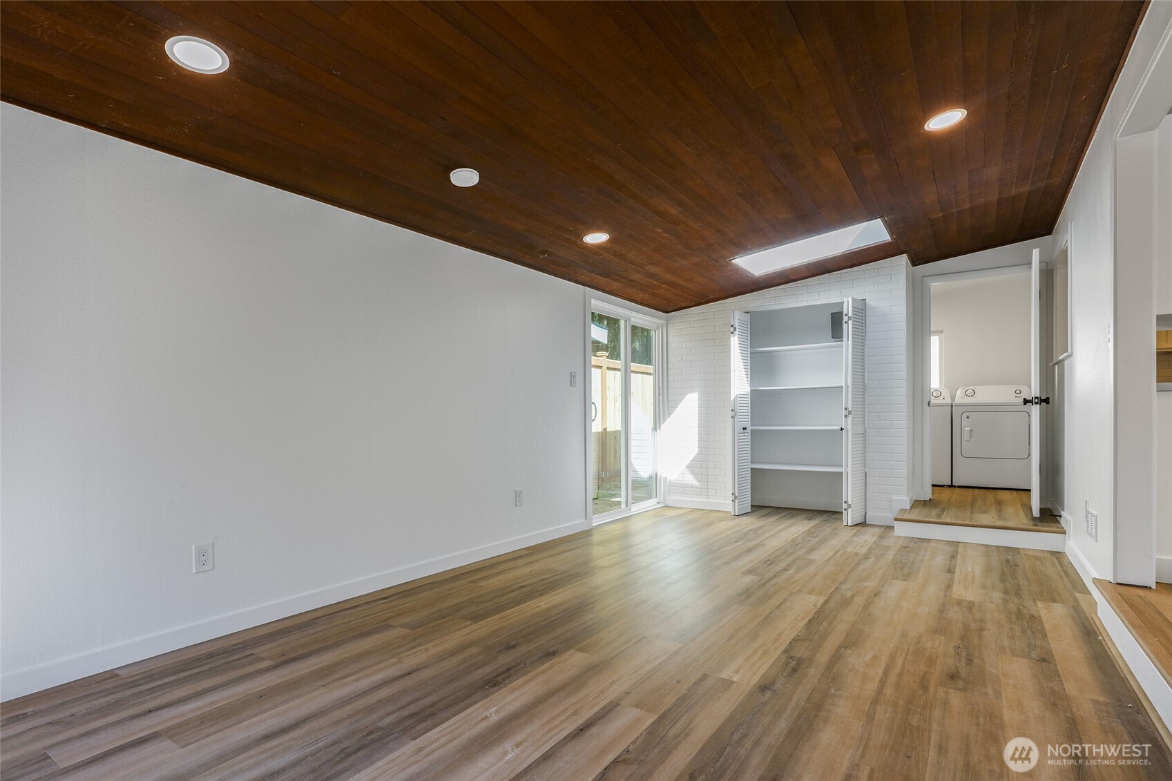 20224 1st Place Property Photo 13