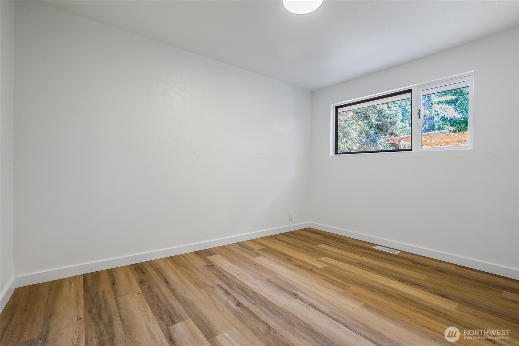 20224 1st Place Property Photo 15