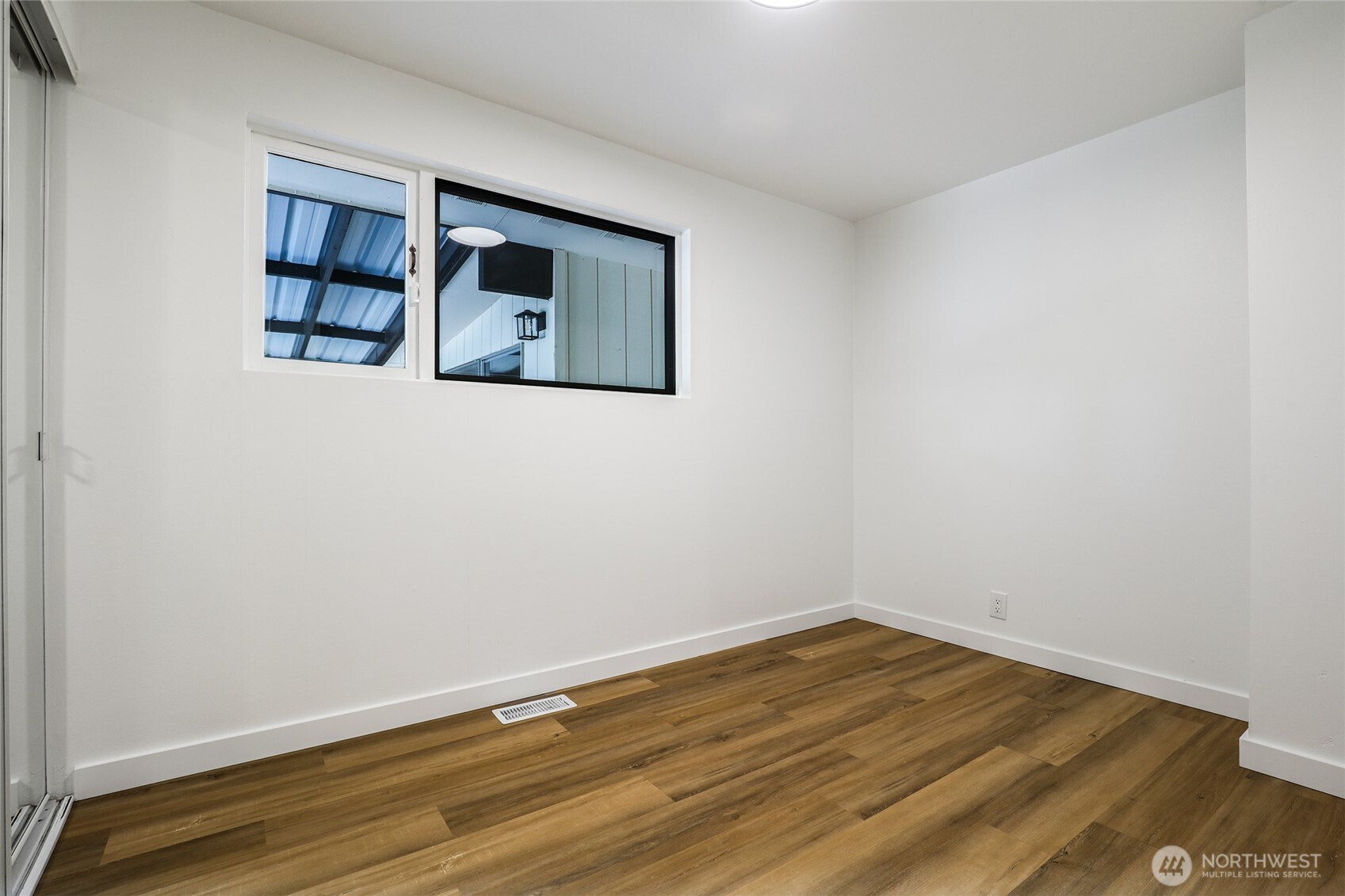 20224 1st Place Property Photo 17
