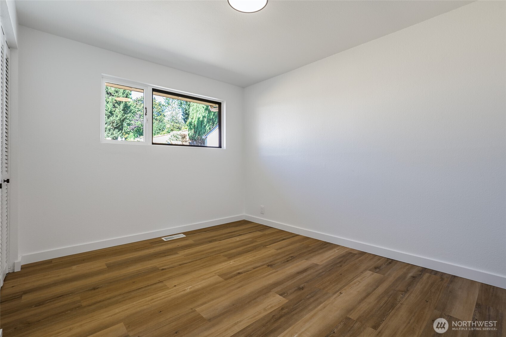 20224 1st Place Property Photo 19