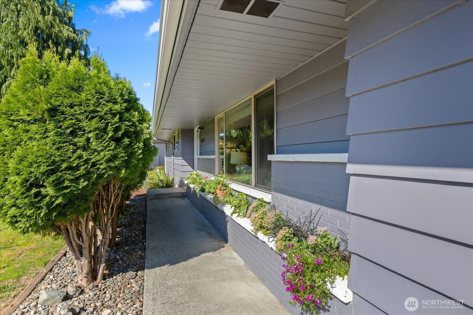 4433 105th Place Property Photo 2