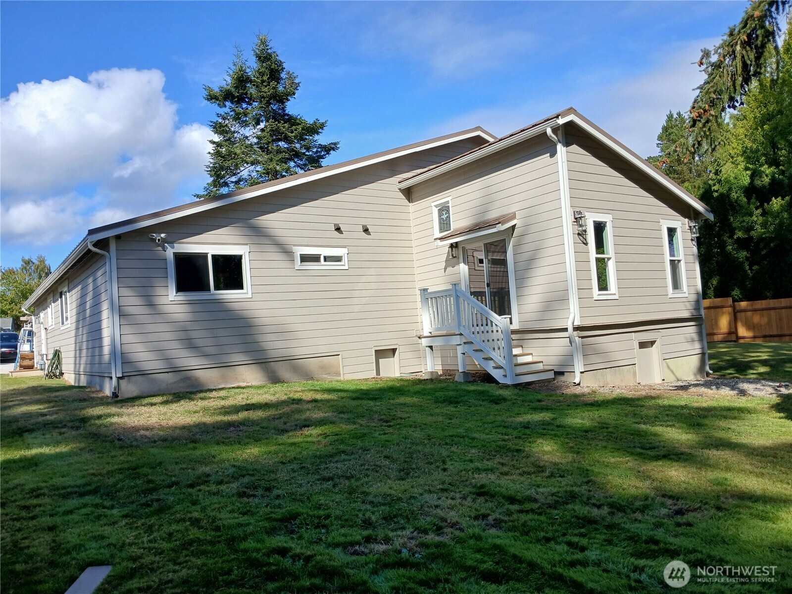 13707 Harbor Lane Property Photo 3
