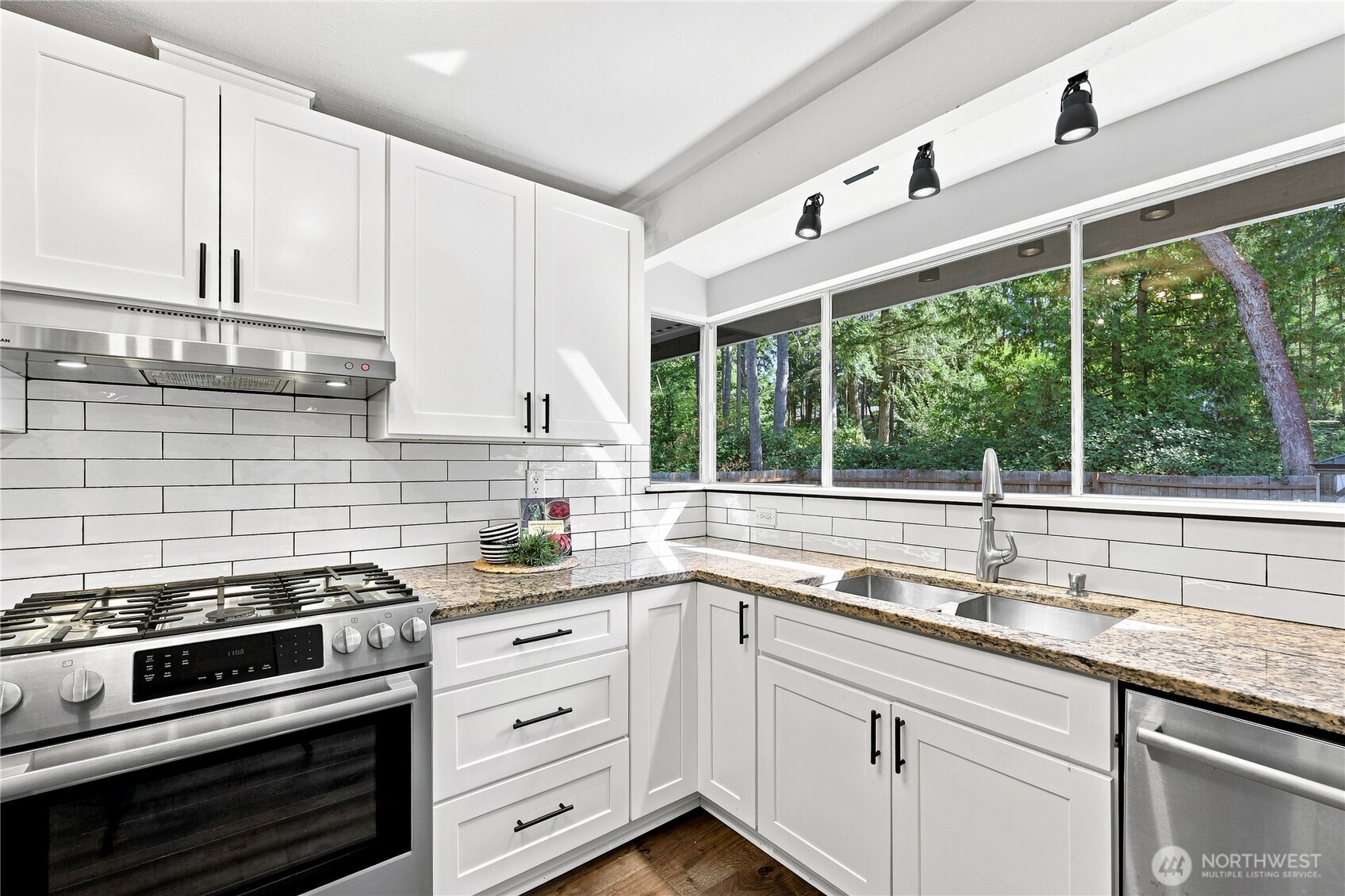 1868 Nw Palmer Lane Property Photo 11