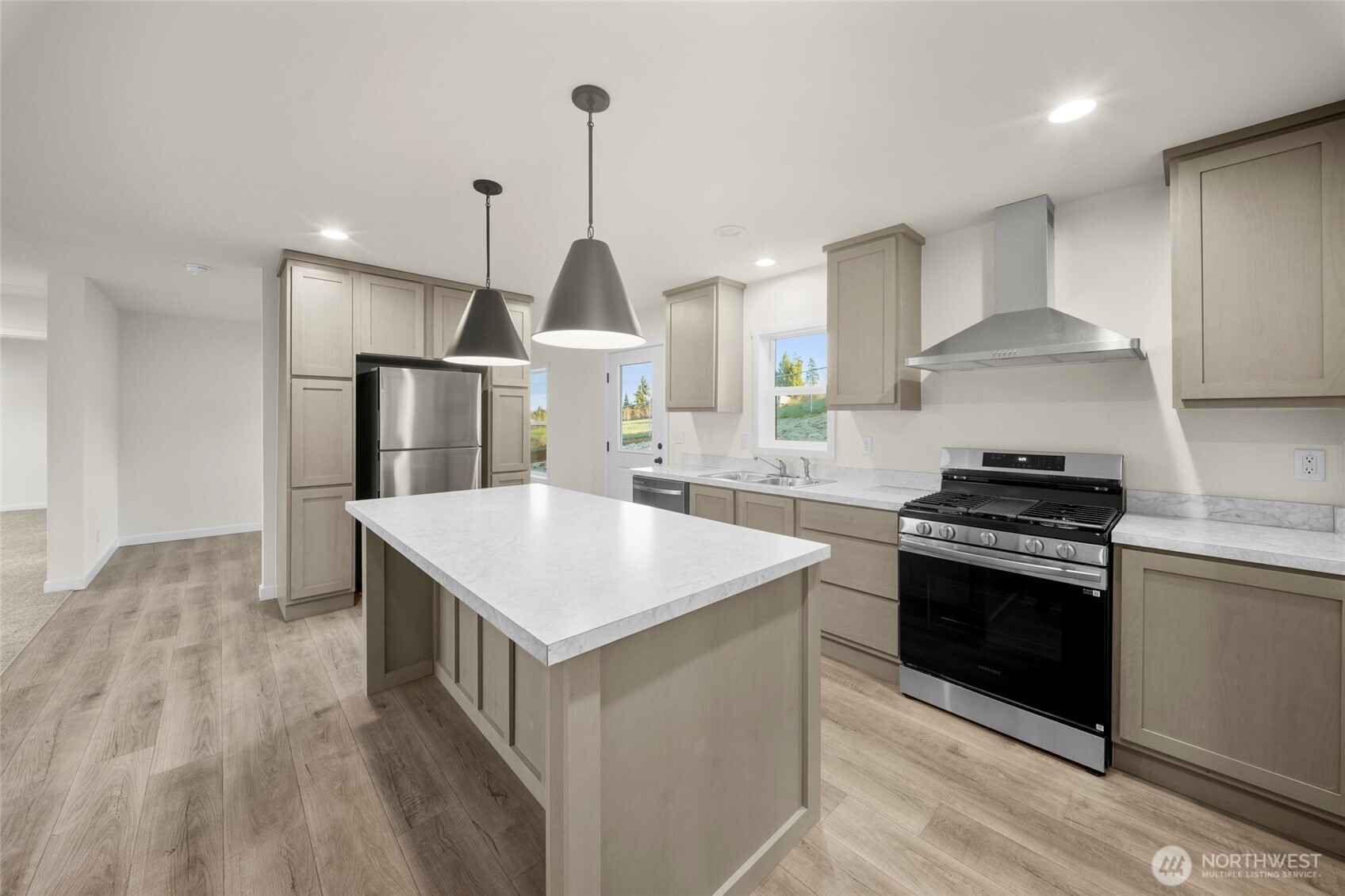 18812 8th Avenue Property Photo 11
