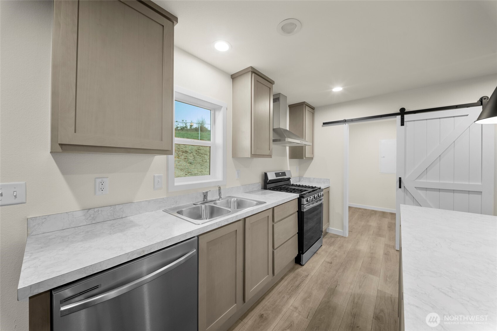 18812 8th Avenue Property Photo 13