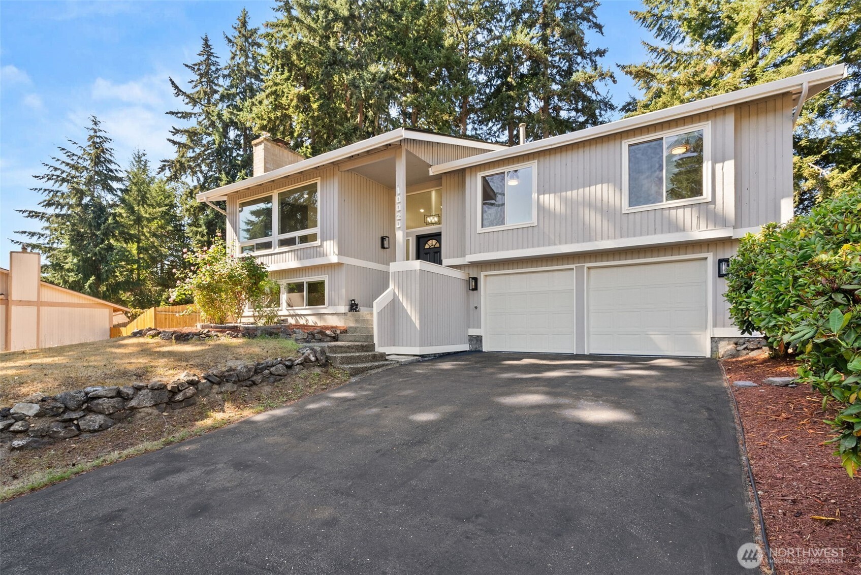 10020 100th Avenue Property Photo 2