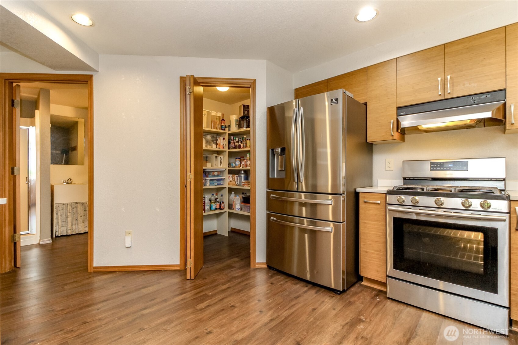 5948 Glenmore Drive Property Photo 10