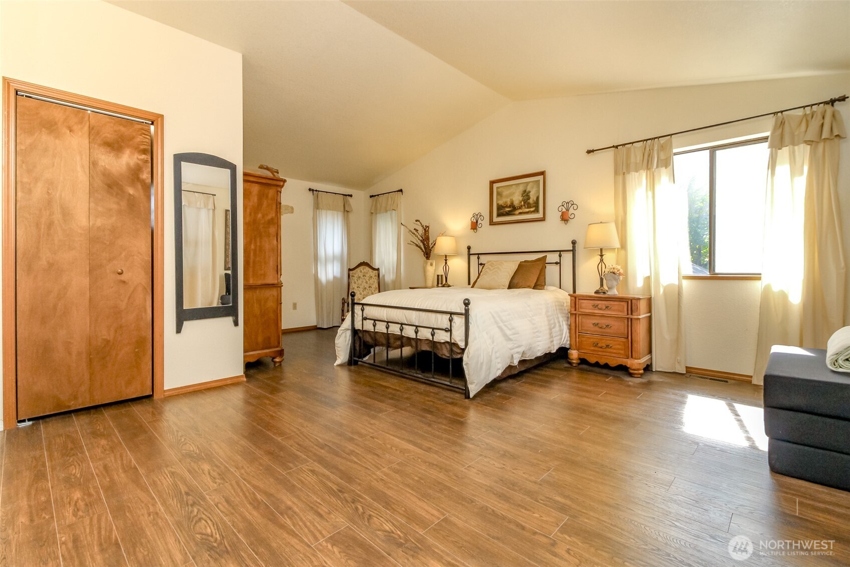 5948 Glenmore Drive Property Photo 16