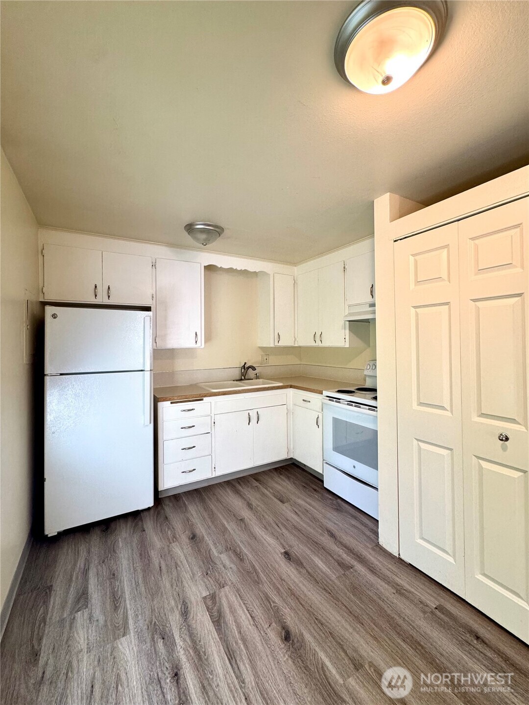 5005 88th Street D Property Photo 3