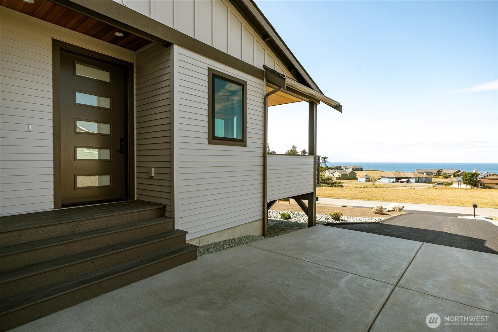 664 Hacienda Drive Property Photo 3