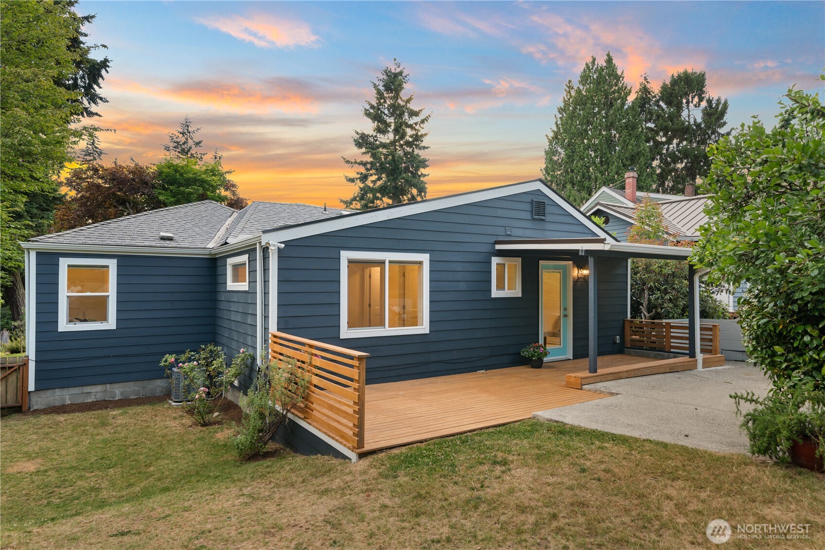 12032 38th Avenue Property Photo 3
