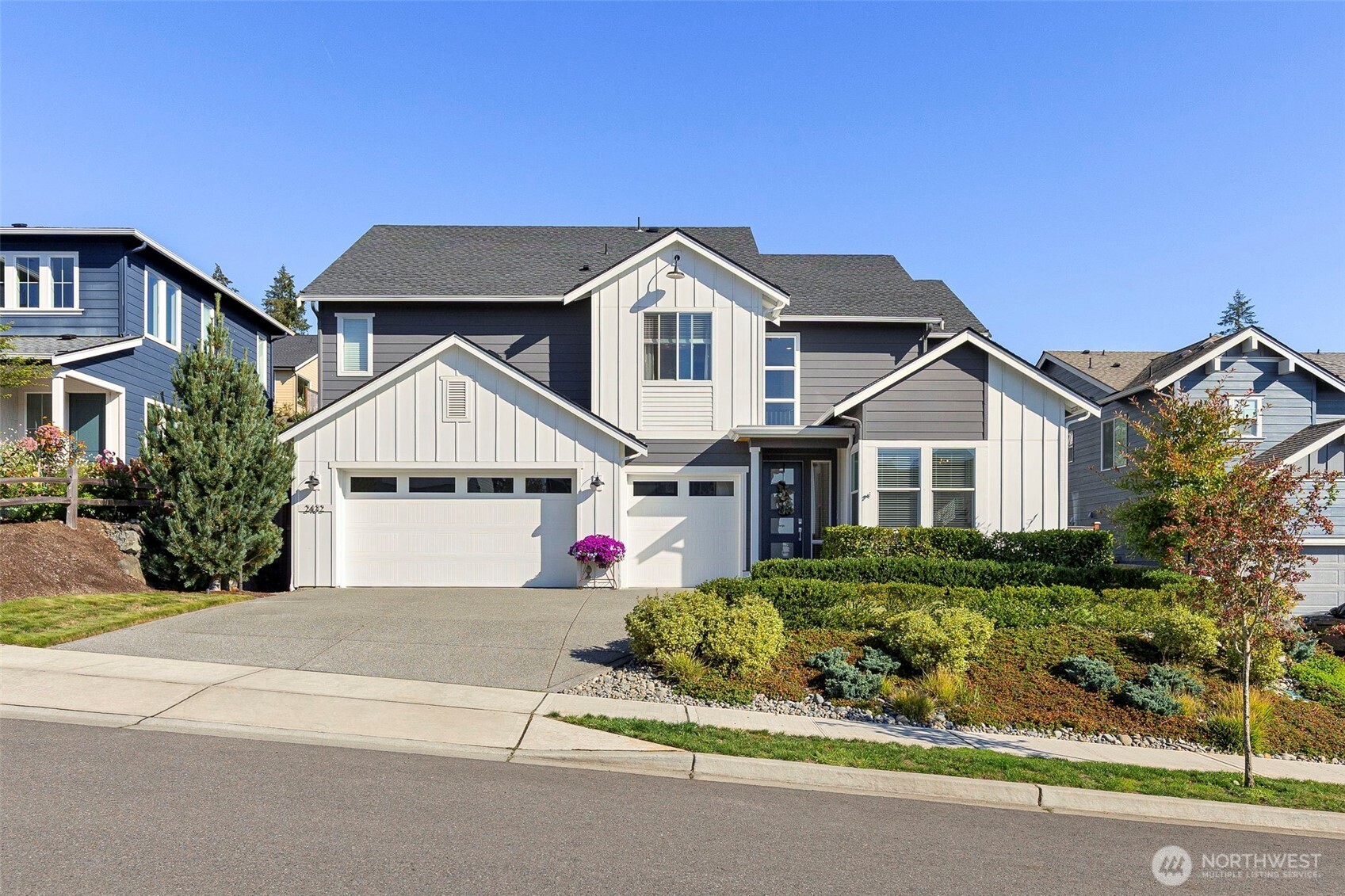 2432 Ne Waterlily Way Property Photo 1