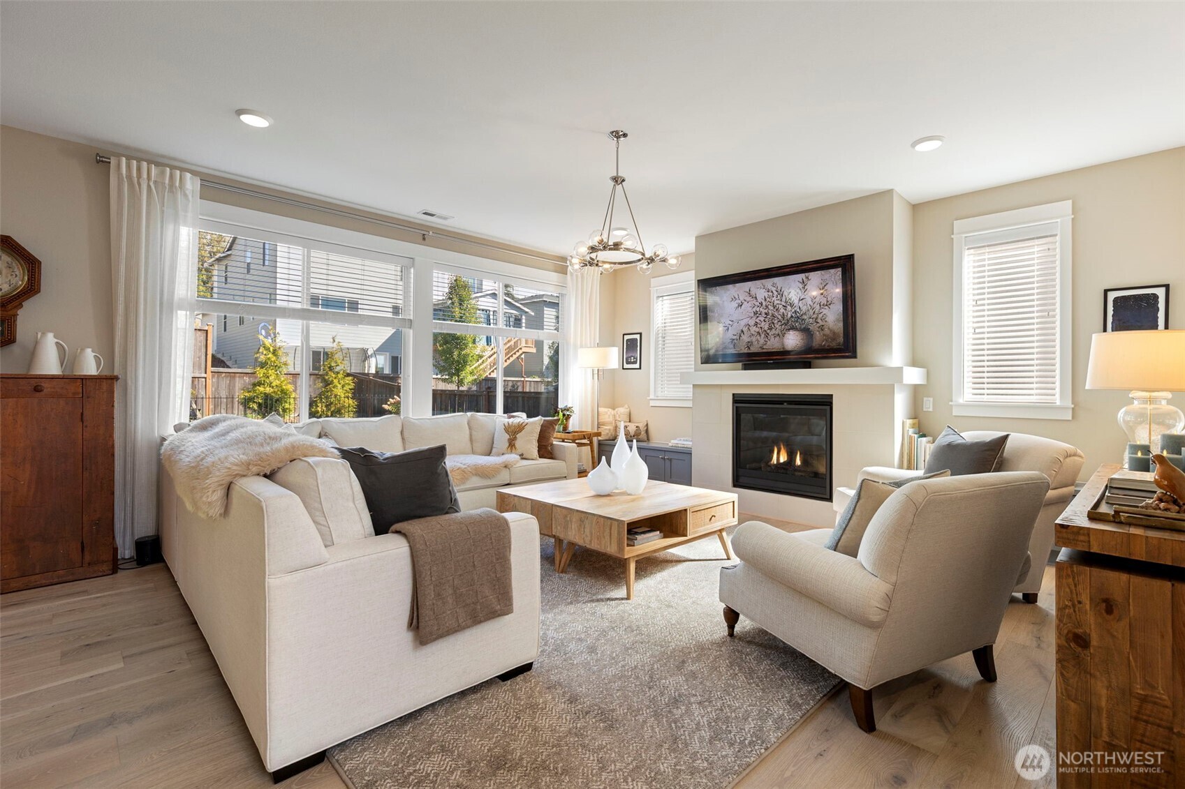 2432 Ne Waterlily Way Property Photo 8
