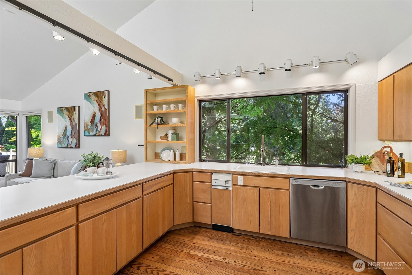 16313 Inglewood Place Property Photo 8