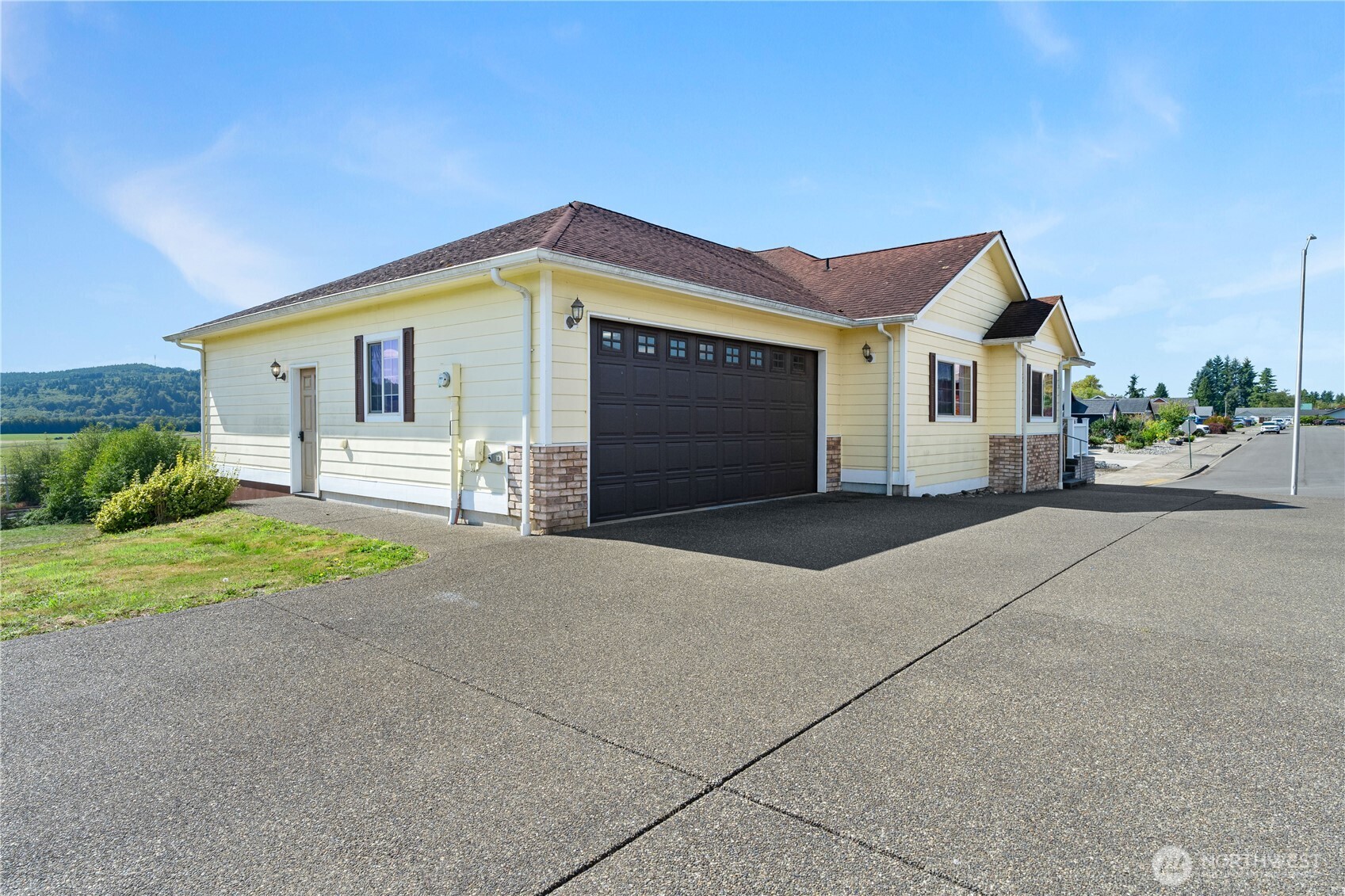 190 Hemlock Street Property Photo 3
