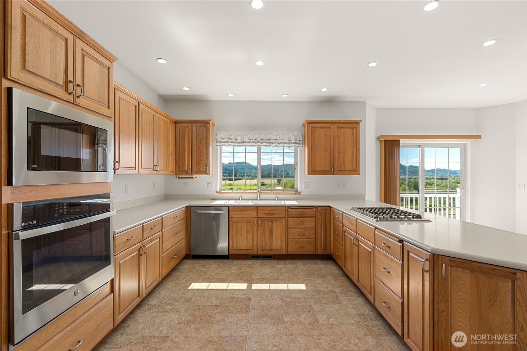190 Hemlock Street Property Photo 12