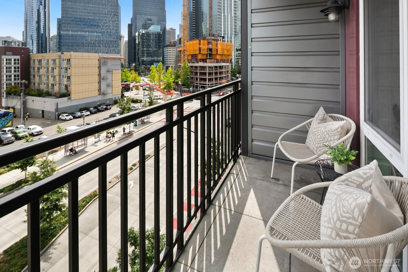 699 John Street 617 Property Photo 5
