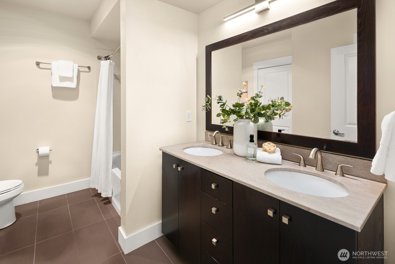 699 John Street 617 Property Photo 15