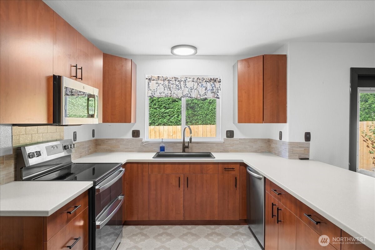 16308 44th Avenue Property Photo 8