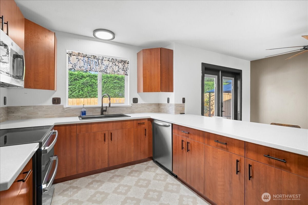 16308 44th Avenue Property Photo 9