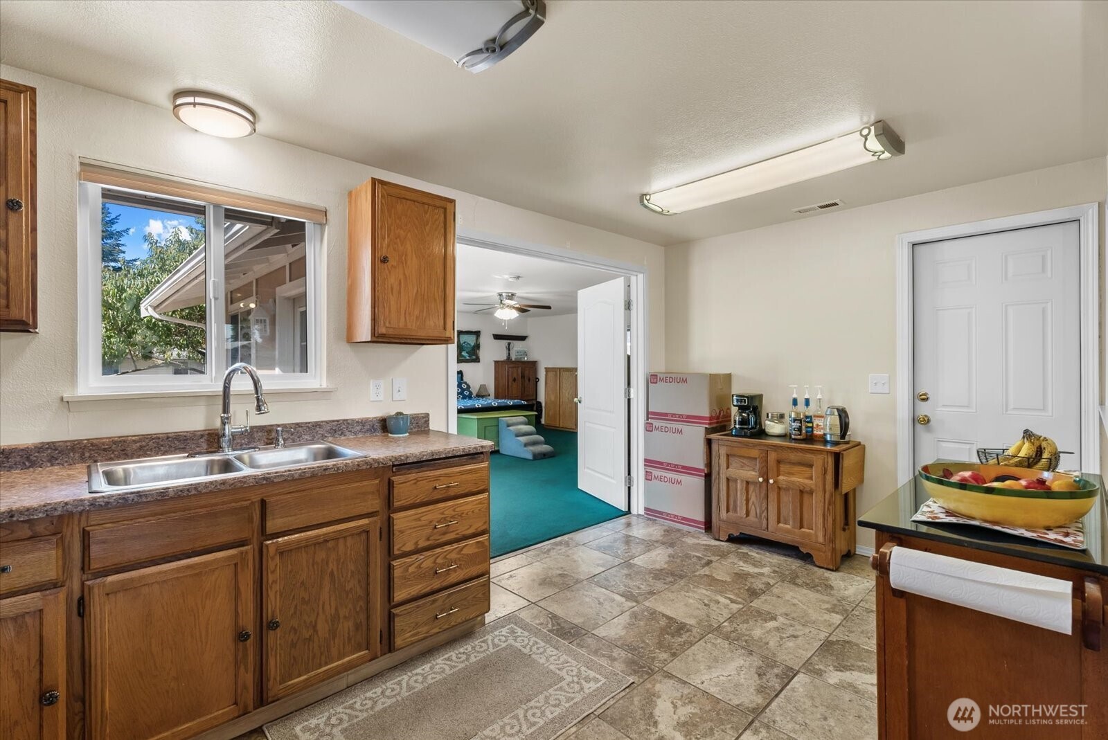 19408 9th Avenue Property Photo 6
