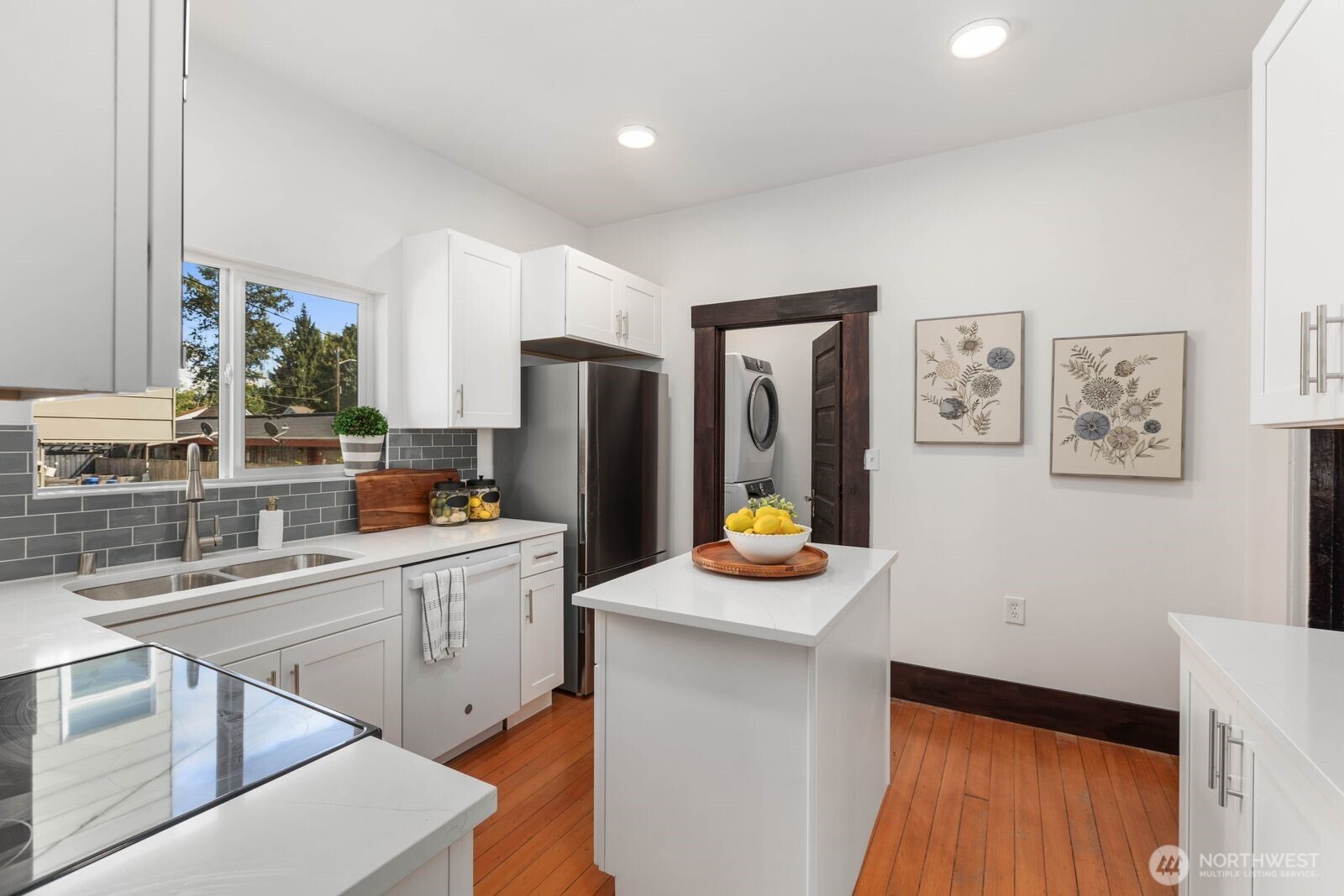 1043 S Cloverdale Street Property Photo 15