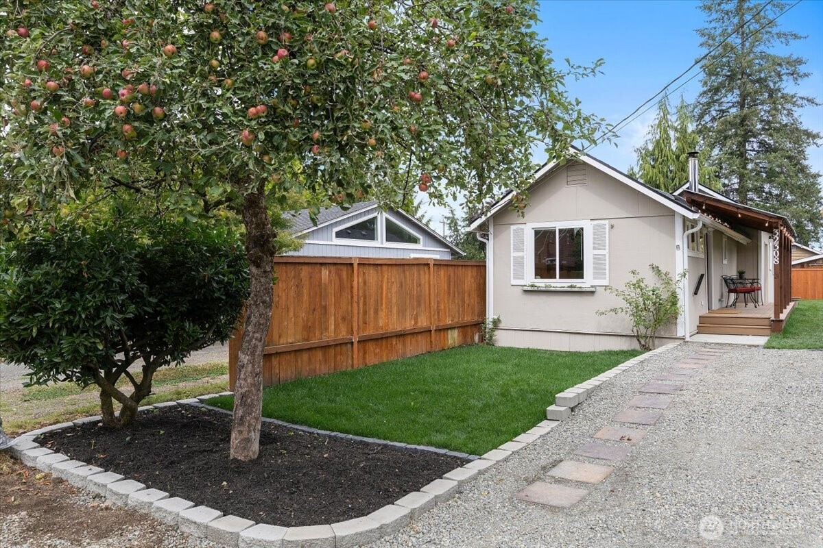 32308 E Rutherford Street Property Photo 3
