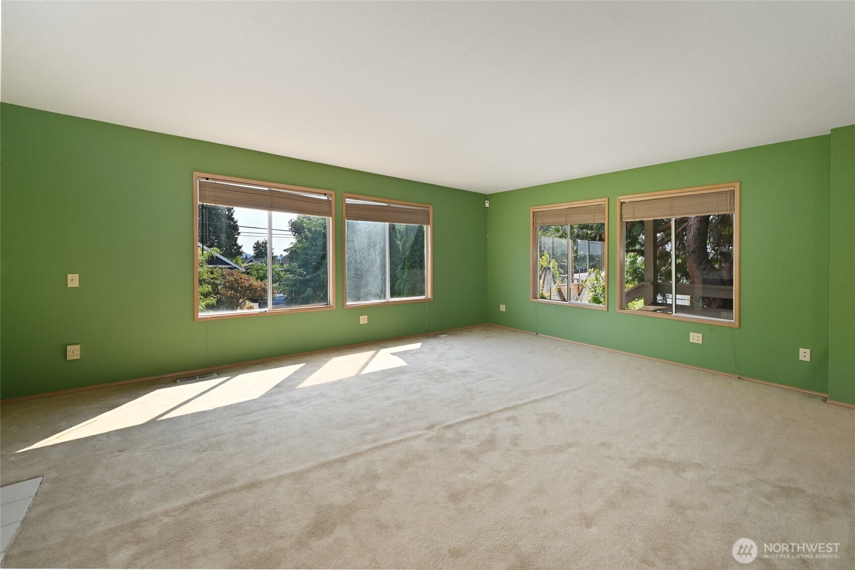 4407 30th Avenue Property Photo 3