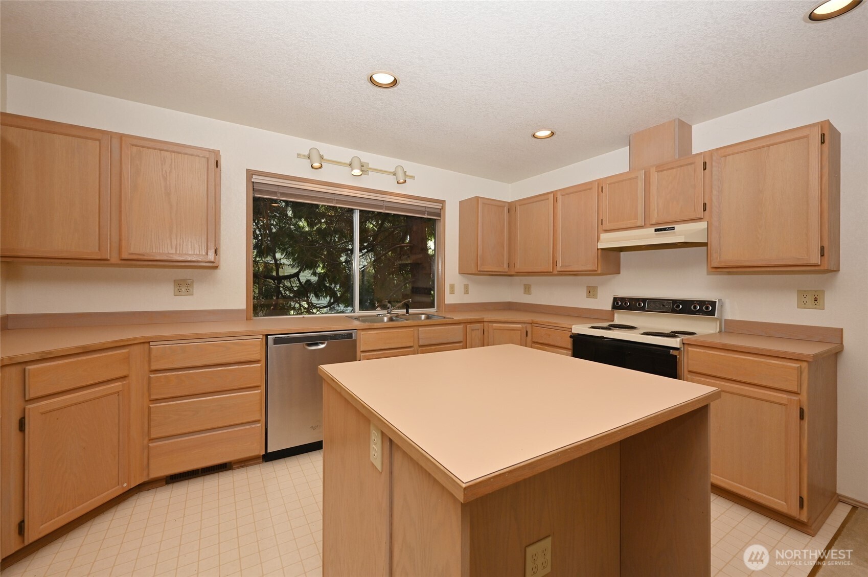 4407 30th Avenue Property Photo 9