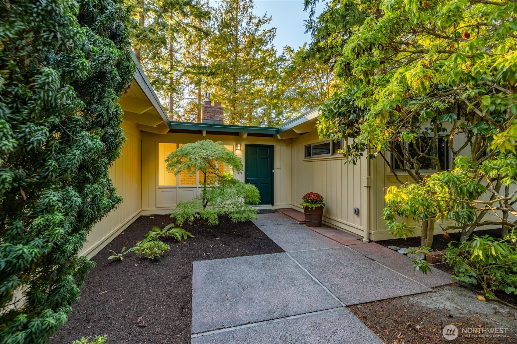 6096 Ireton Lane Property Photo 8