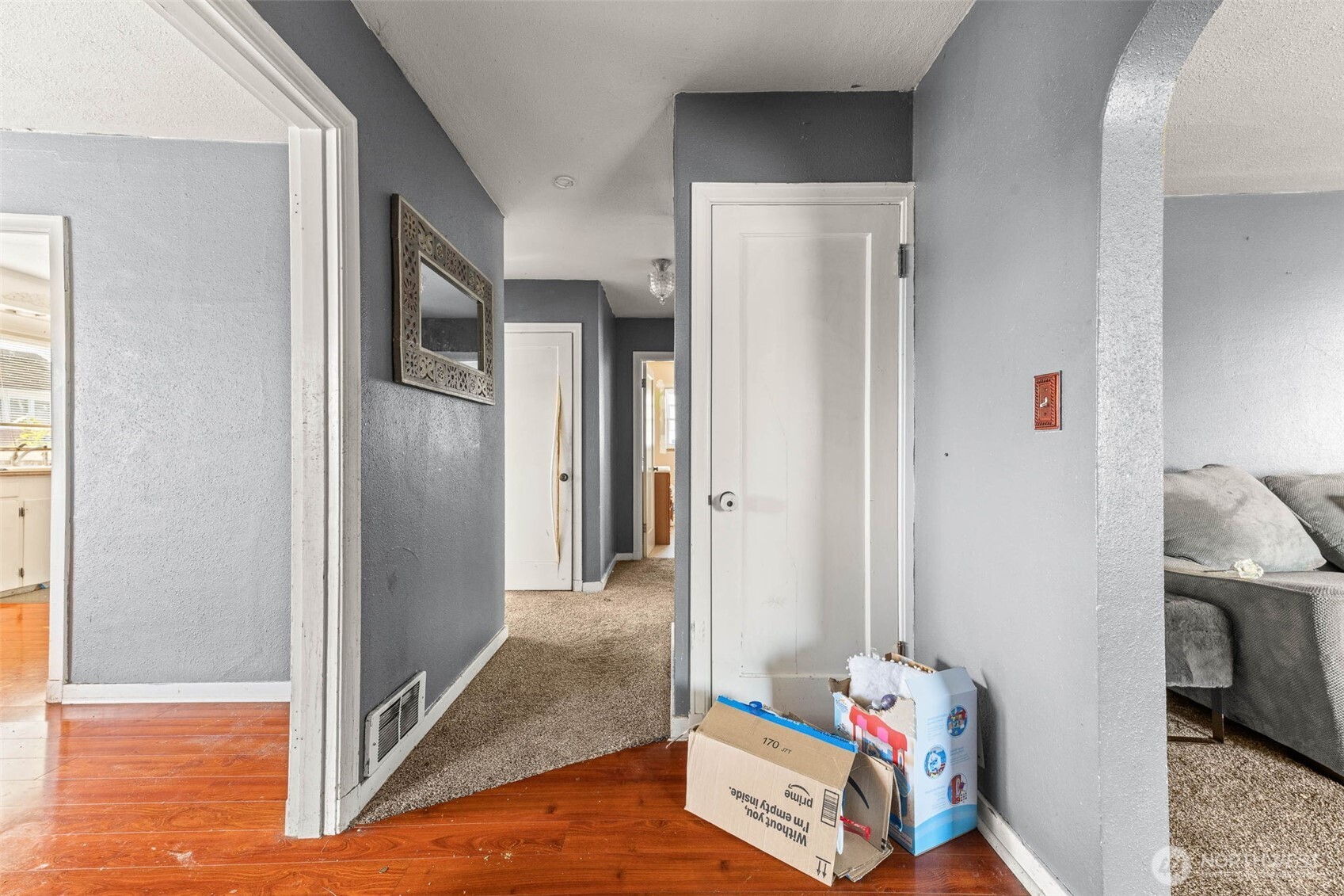422 W 3rd Street Property Photo 2