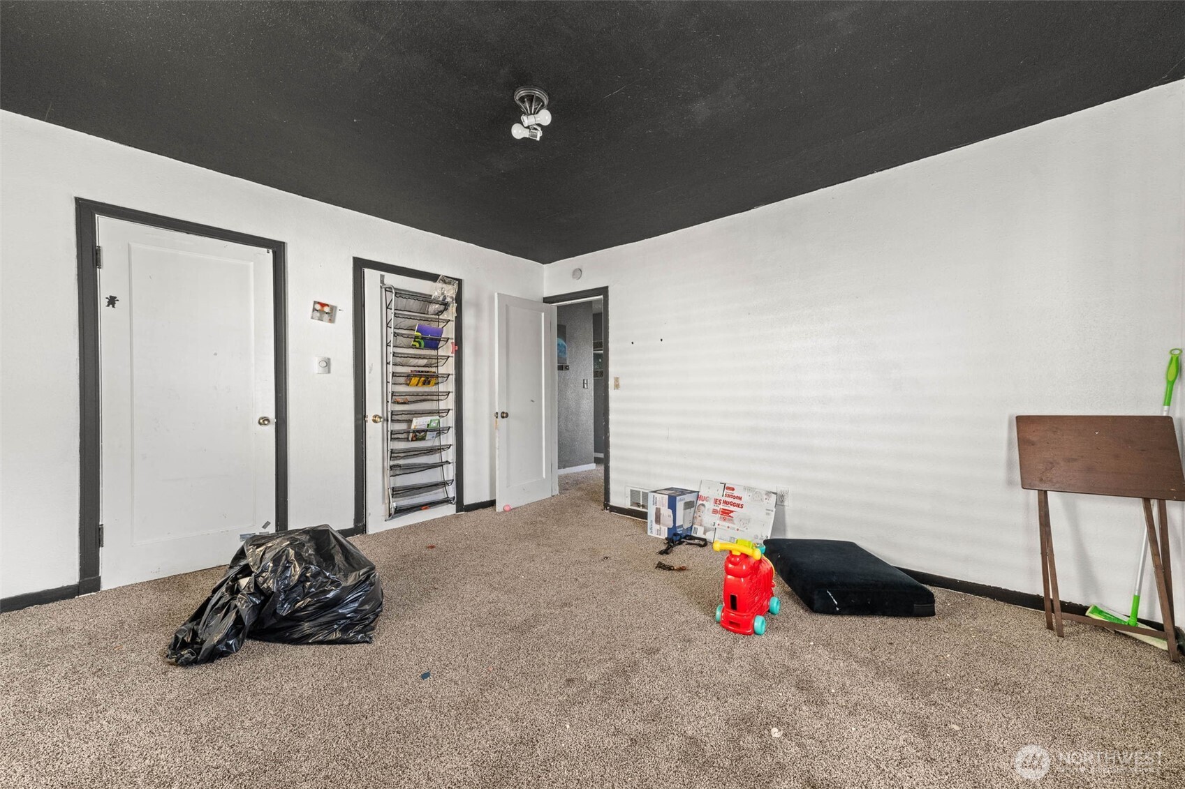 422 W 3rd Street Property Photo 12