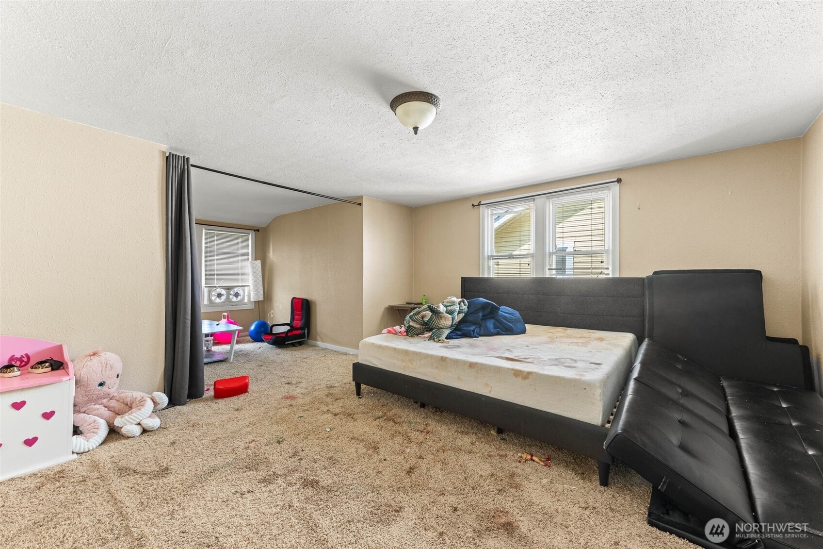 422 W 3rd Street Property Photo 16