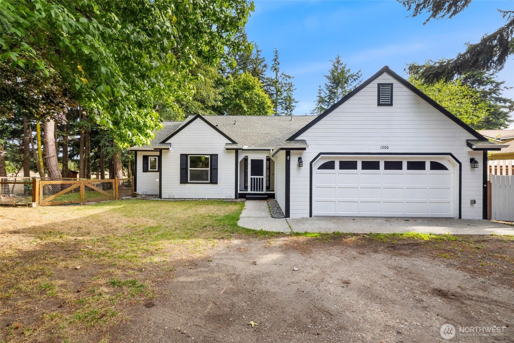 1006 Ne Pennington Loop Property Photo 1