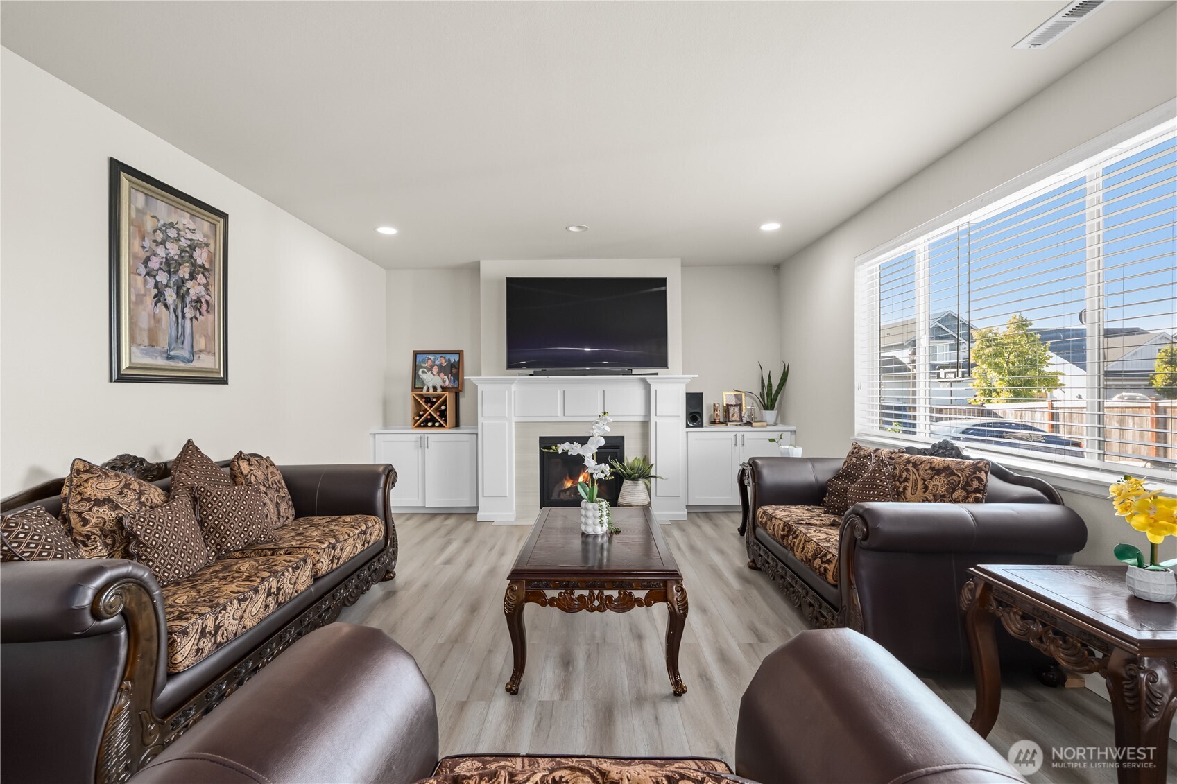 415 Buell Street Property Photo 14