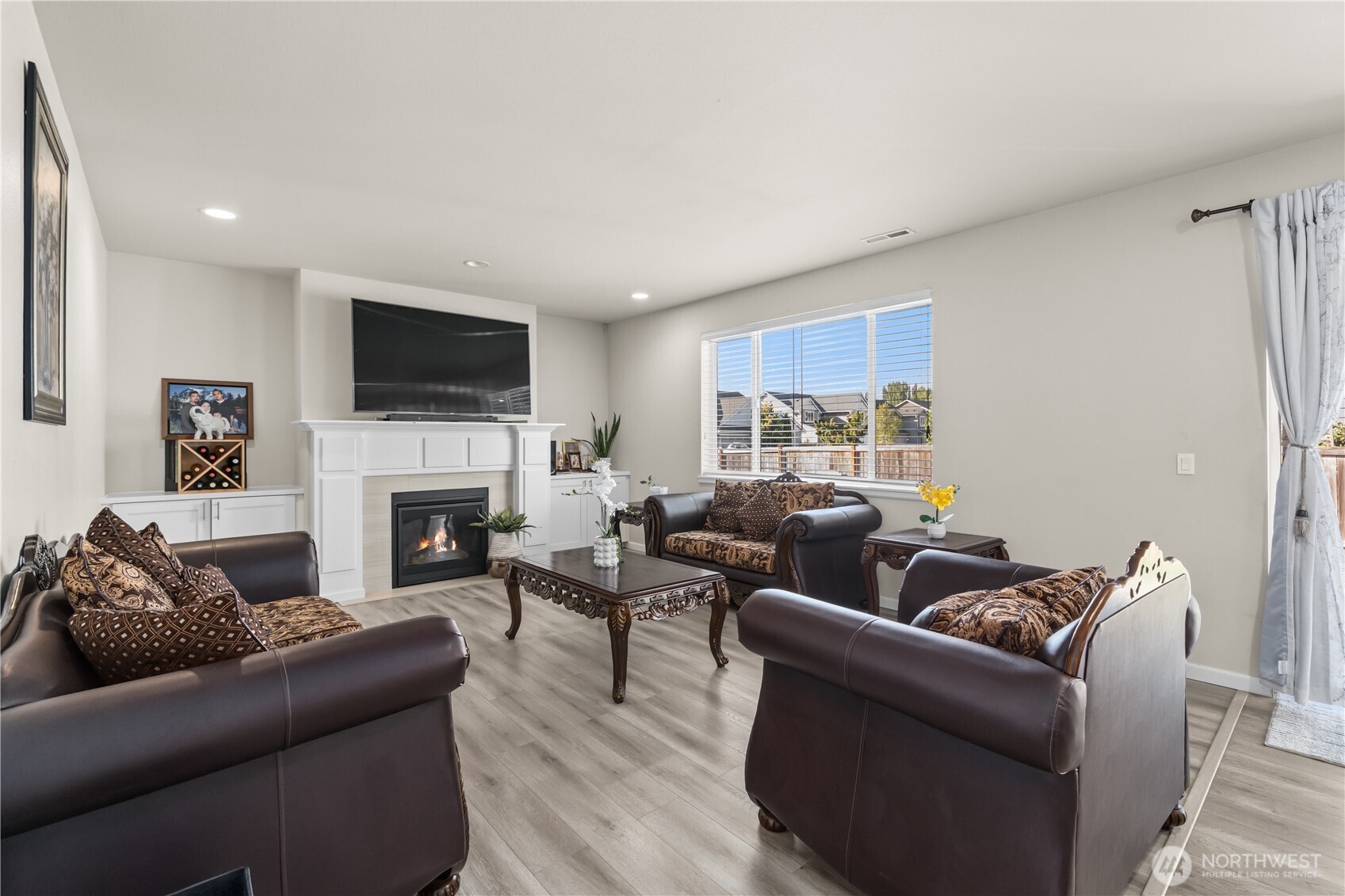 415 Buell Street Property Photo 15