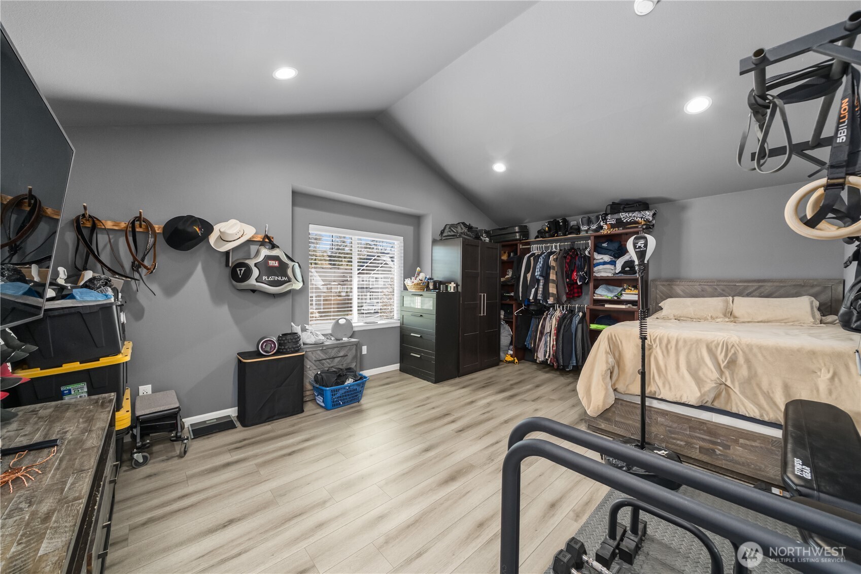 415 Buell Street Property Photo 32