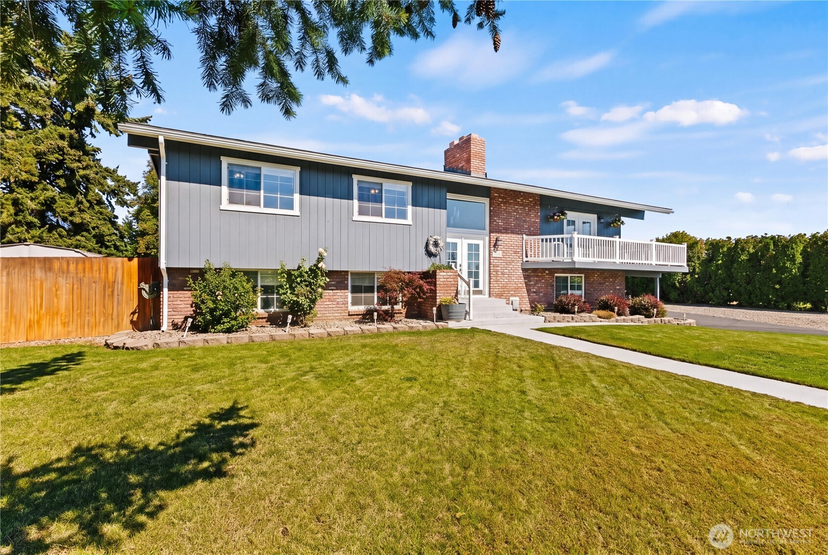 1204 N Vista Road Property Photo 1