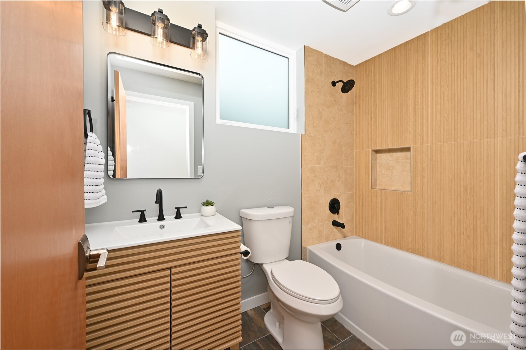 2410 Nw Neptune Place Property Photo 12