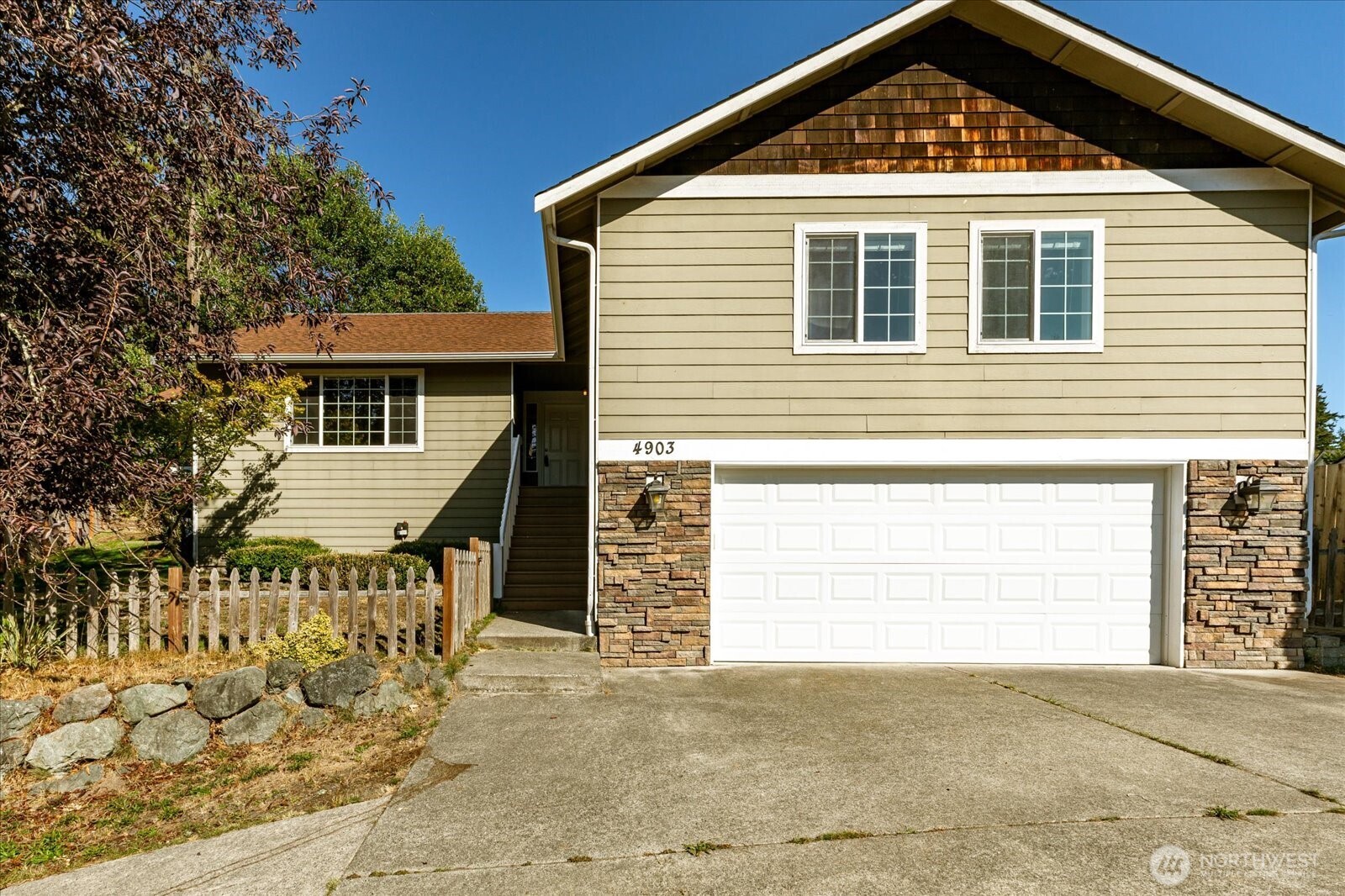 4903 Reindeer Road Property Photo 1