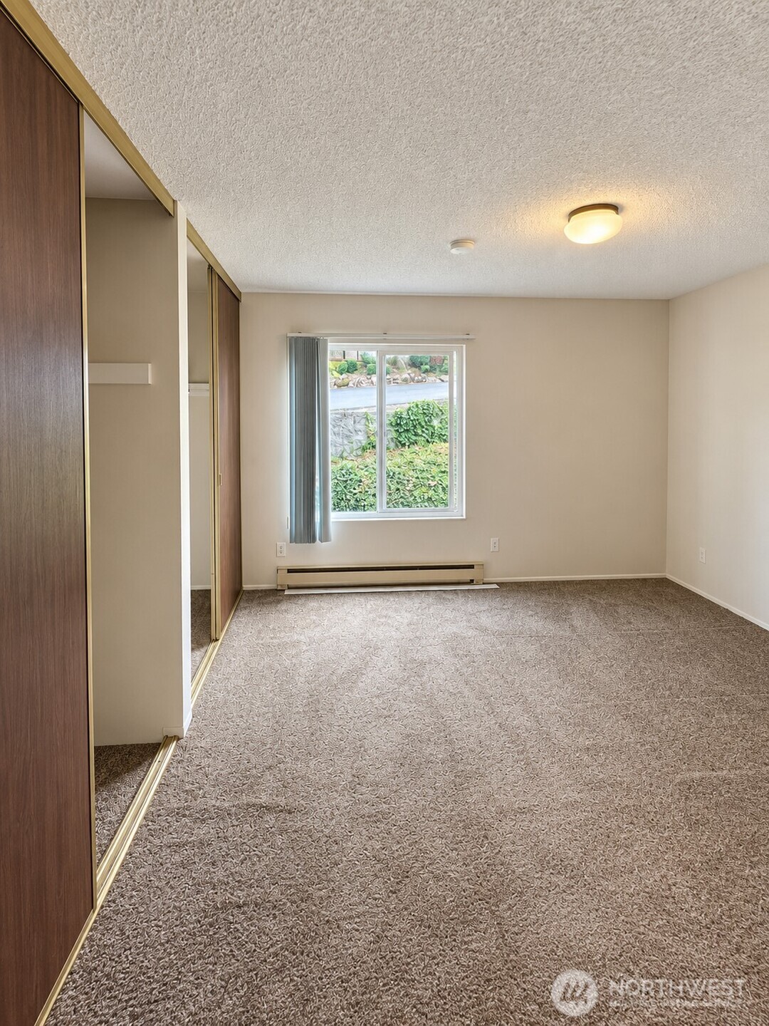 924 Shorewood Drive E56 Property Photo 8