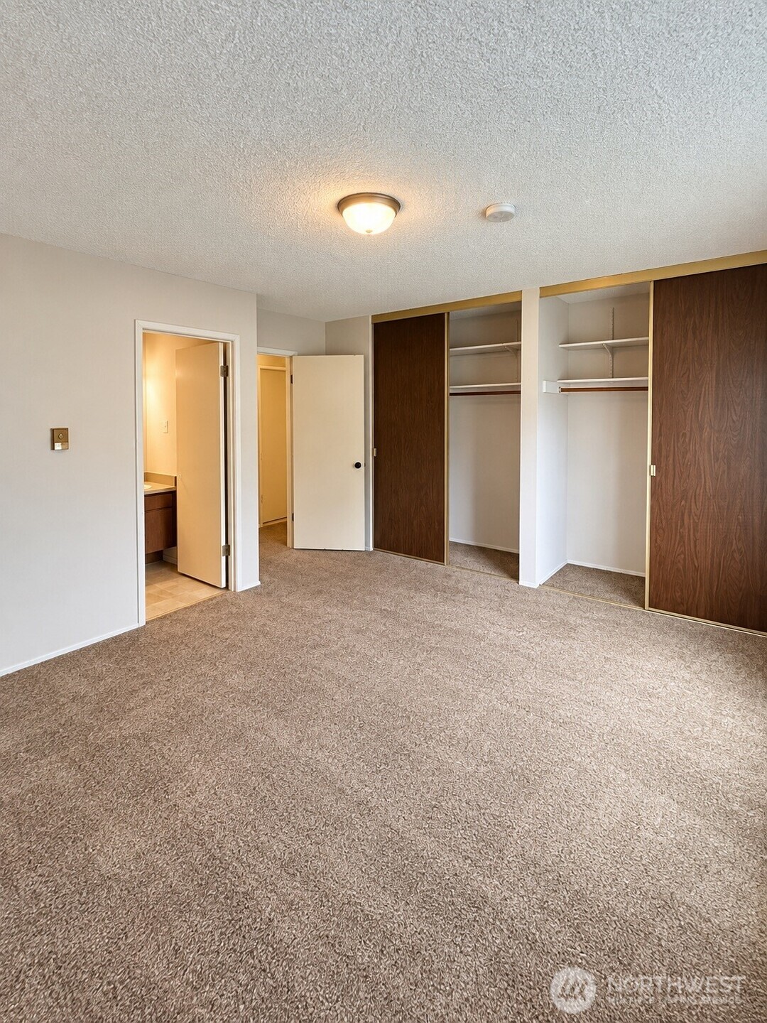 924 Shorewood Drive E56 Property Photo 9