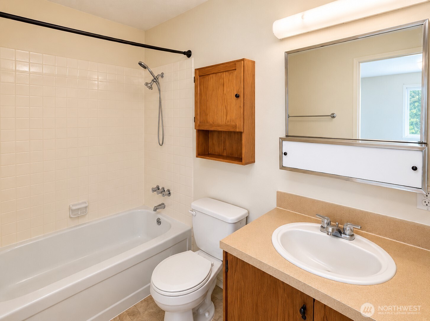 924 Shorewood Drive E56 Property Photo 10