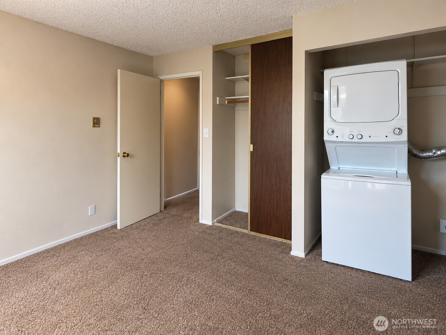 924 Shorewood Drive E56 Property Photo 11