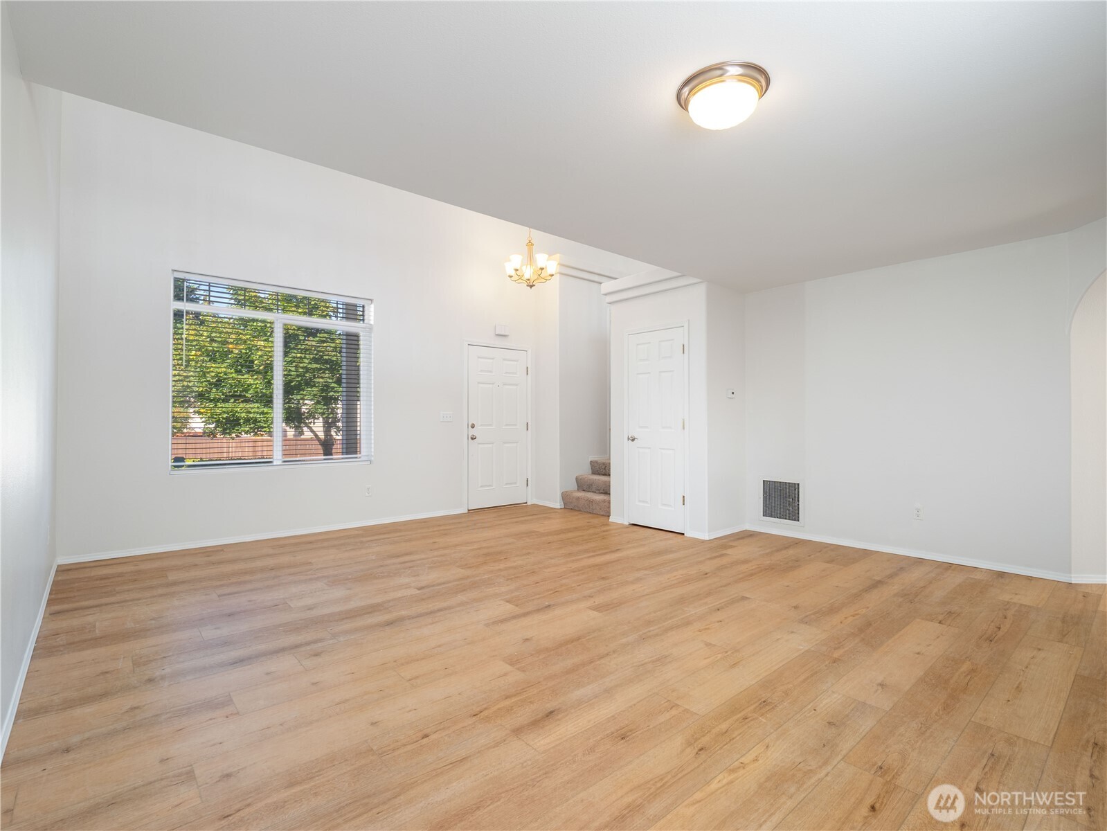 19413 77th Avenue Property Photo 5