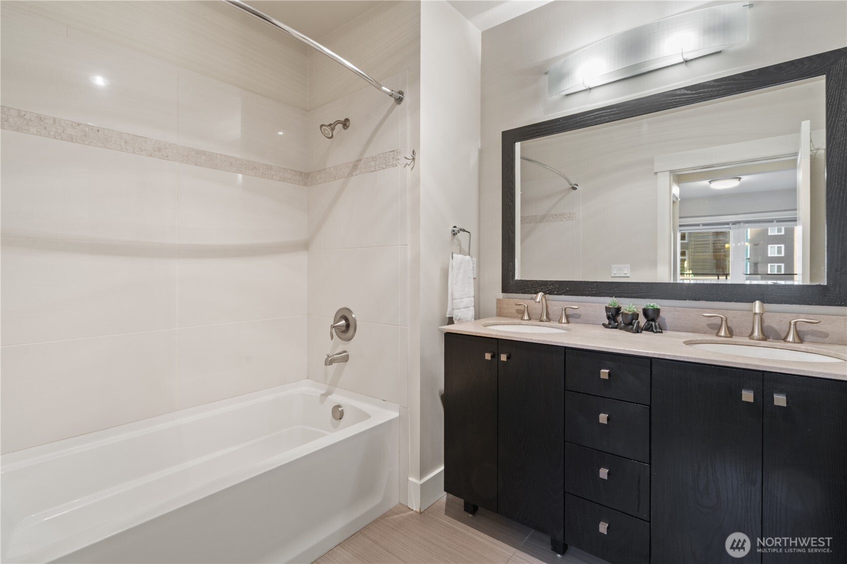 699 John Street 507 Property Photo 12