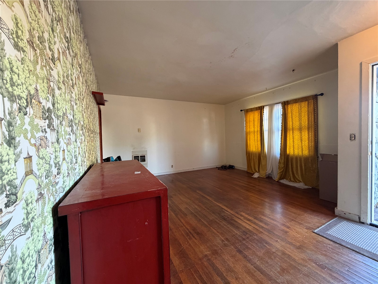 408 E Mustard Property Photo 2