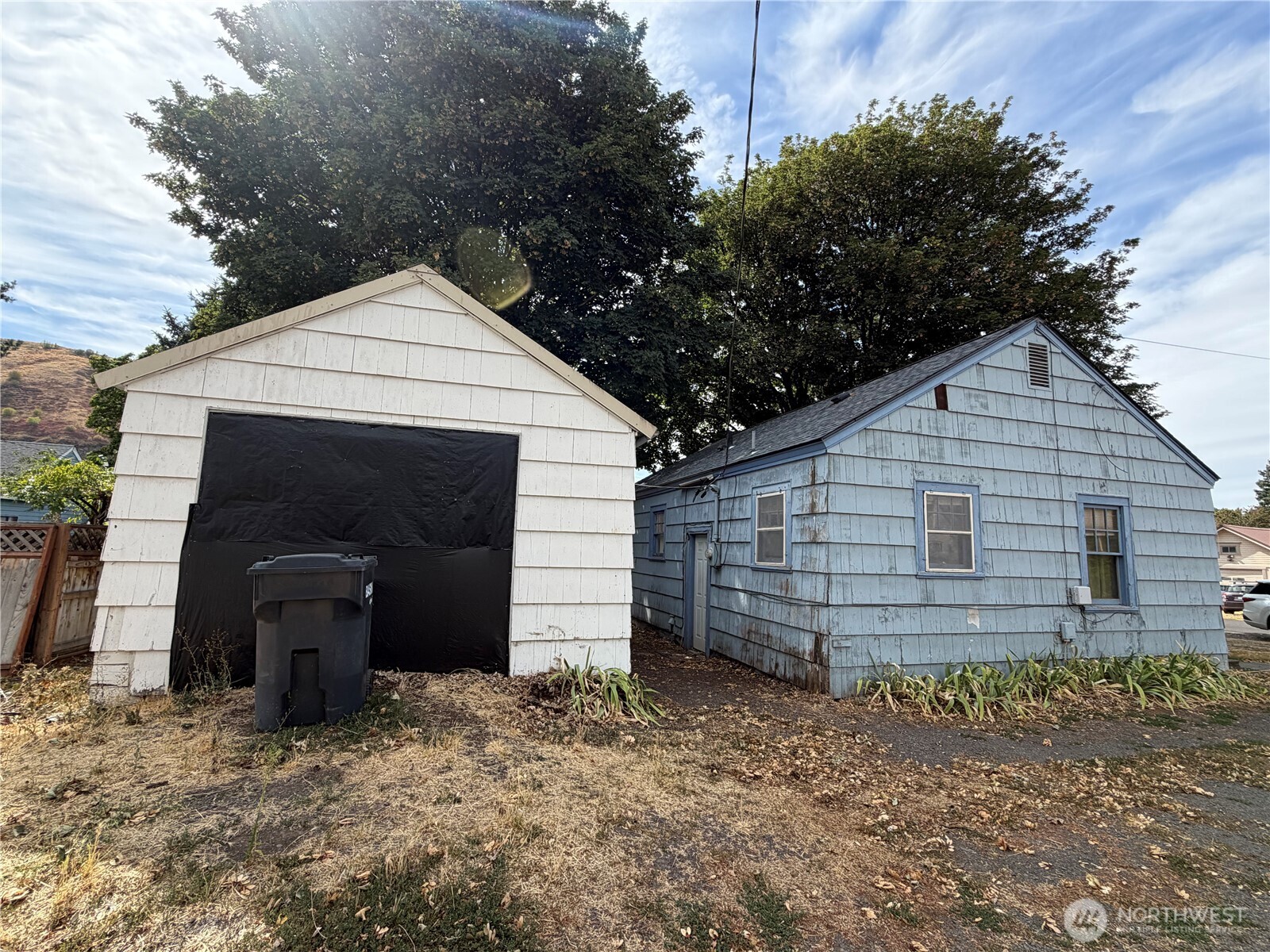 408 E Mustard Property Photo 4