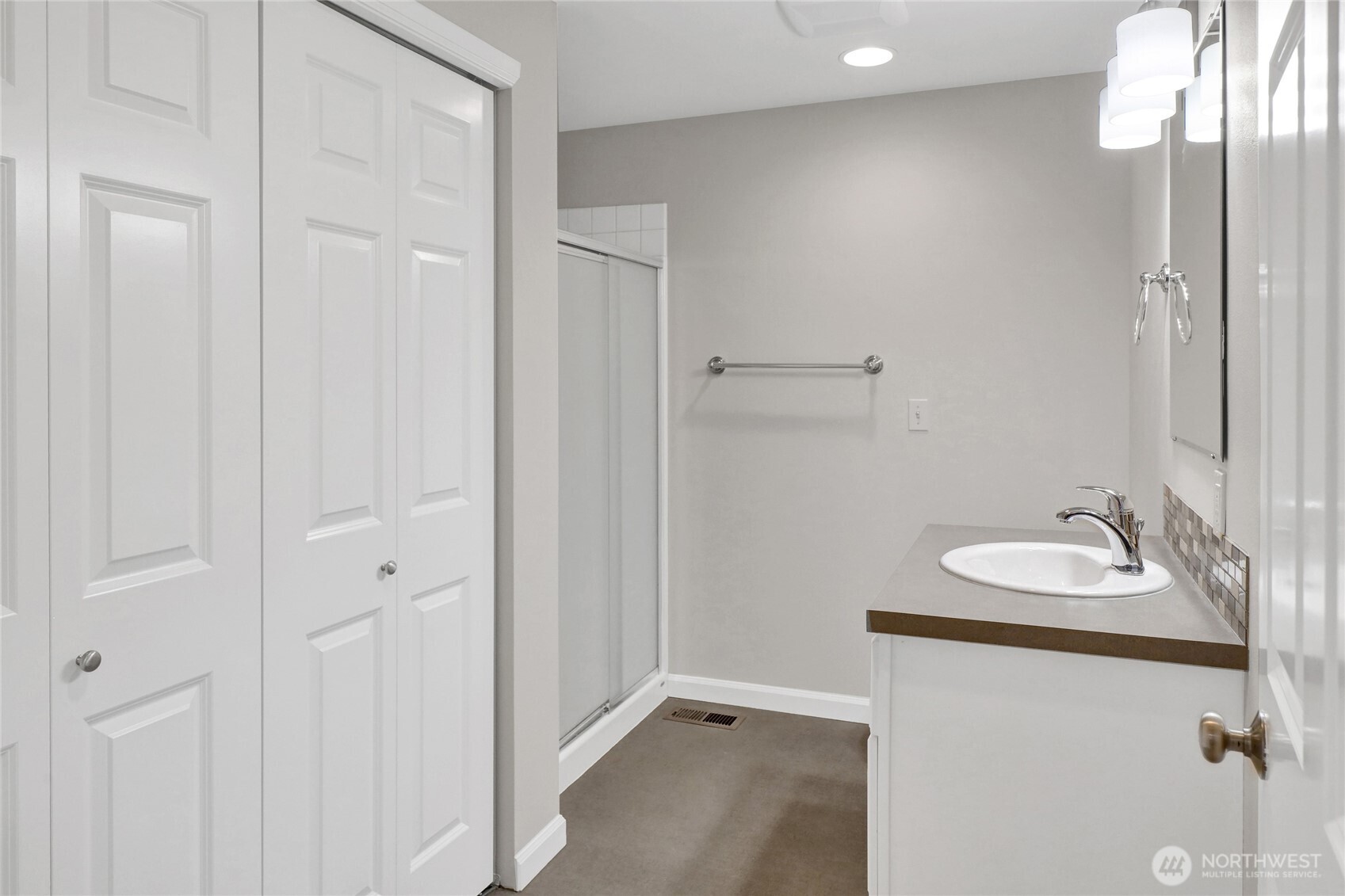 4625 92nd Street Property Photo 10