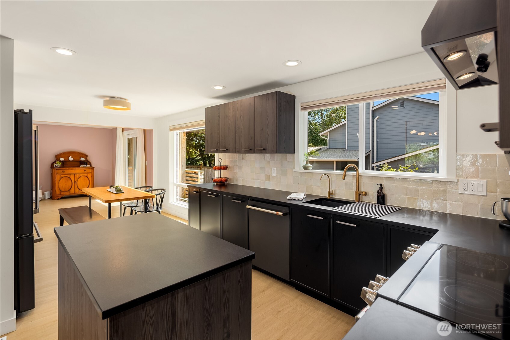 5528 173rd Place Property Photo 3